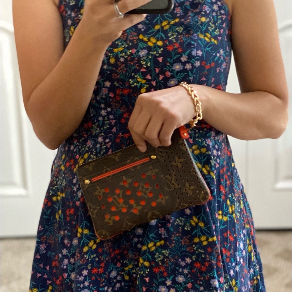 Perforated Pochette Plat - Picture 12 of 13